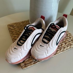 Light pink Nike Air Max 720!